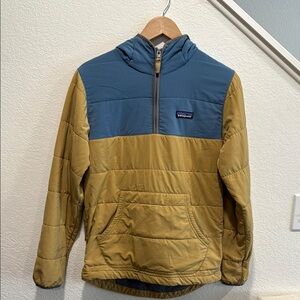 Patagonia Blue and Tan Puffer Jacket with Insulated Design